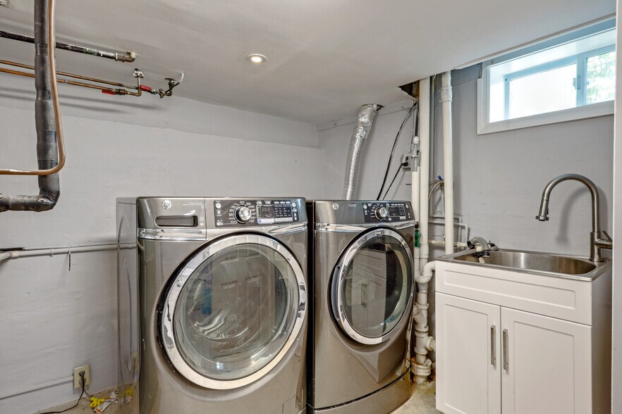 Laundry and Utility Room - 969 Braun Ter