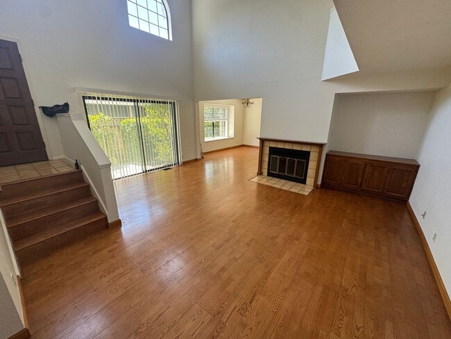 Building Photo - Charming and Serene 3BD/2.5BA Duet In Desi...