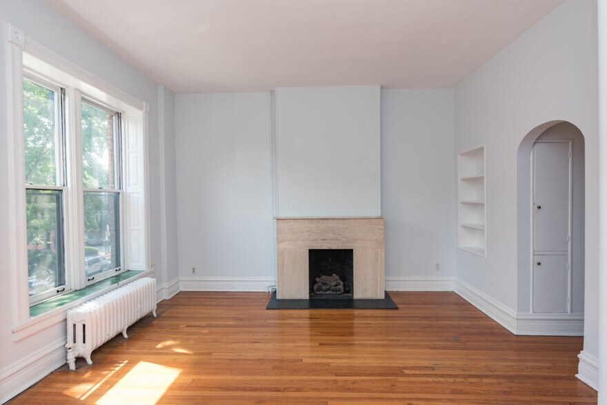 Building Photo - 1849 N Lincoln Ave