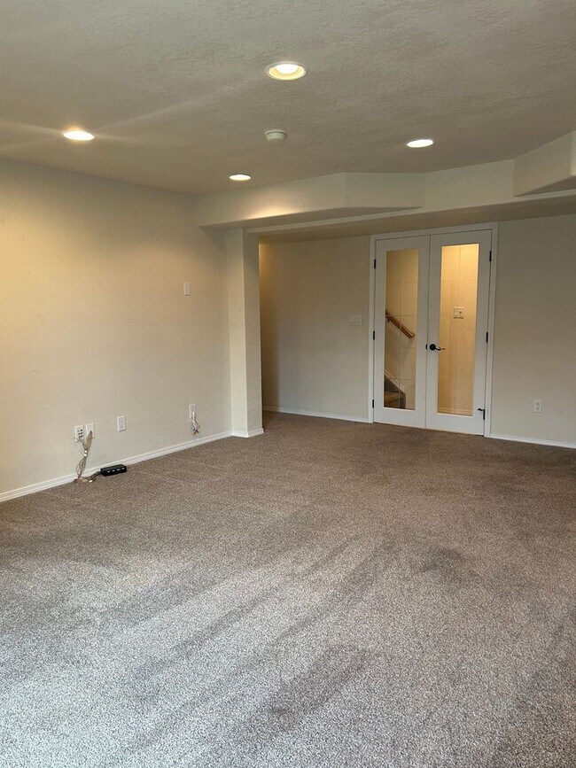 Building Photo - Stunning 2-Story 4 Bedroom Home With Finished Walk-Out Basement and Bonus Room