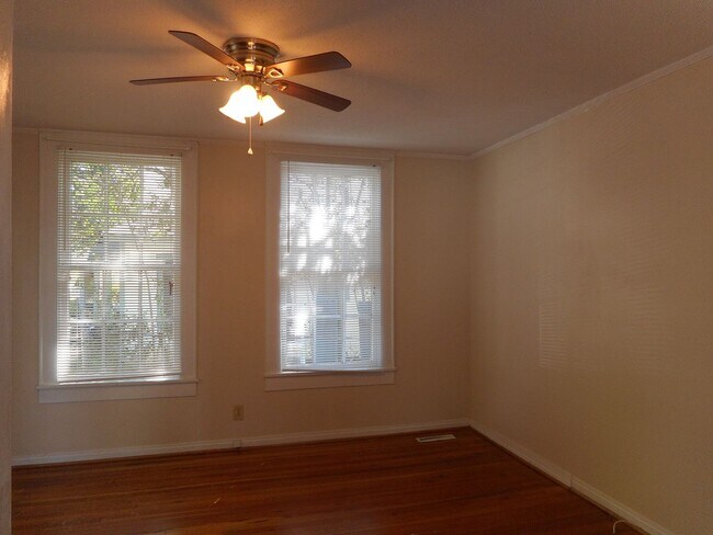Building Photo - 4 Bedroom Near Downtown & Winthrop! ***REN...