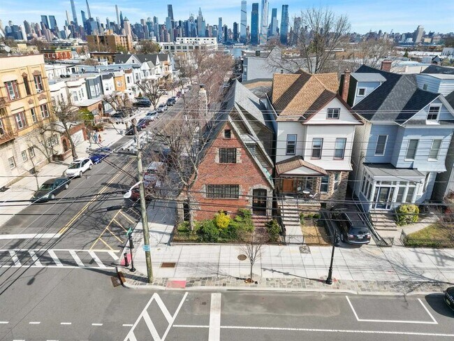 Building Photo - 2314 Palisade Ave