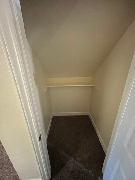 Building Photo - 705 E 52nd Pl