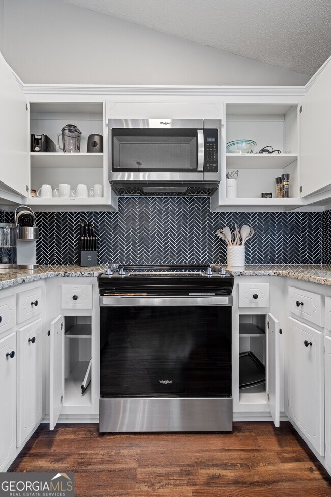 Building Photo - 13 Huntcliff Dr