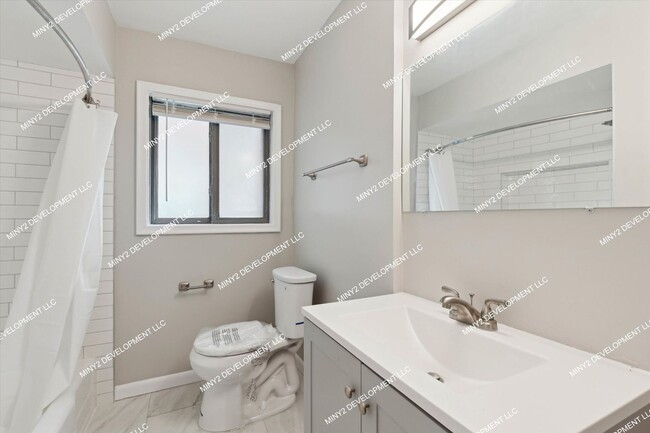 Building Photo - Completely Renovated 3-bedroo, 1.5-bathroo...