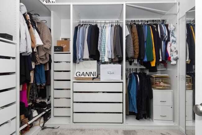 Building Photo - 5426 Oriente Ln