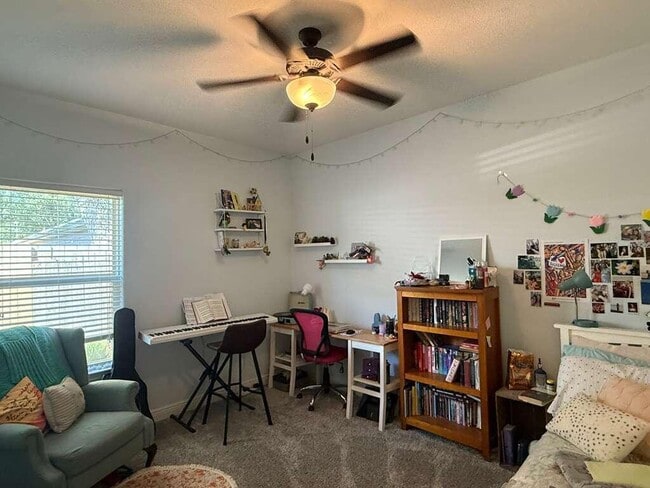 Building Photo - 703 Nutmeg Ave