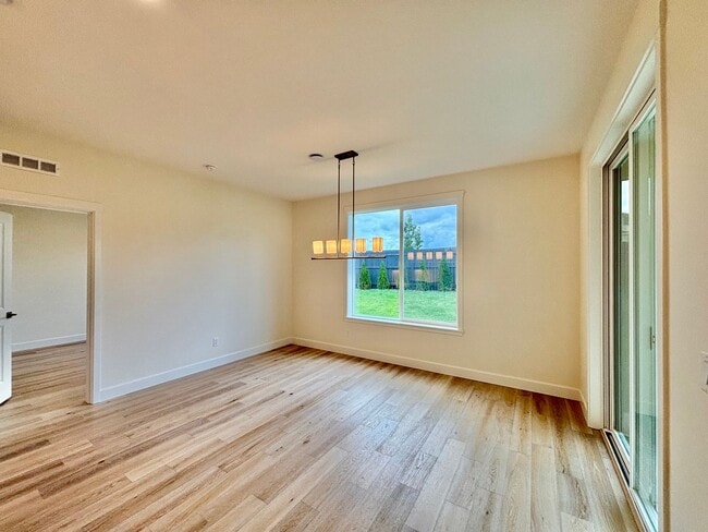 Building Photo - Gorgeous Ridgefield Home