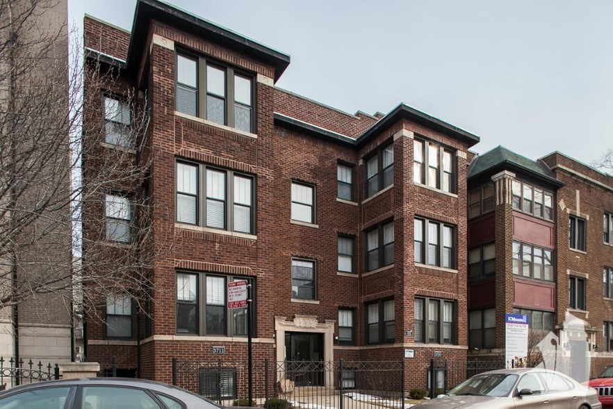 Primary Photo - 3709 N Wilton Ave