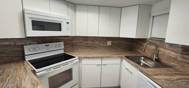 Building Photo - 8255 Lake Dr