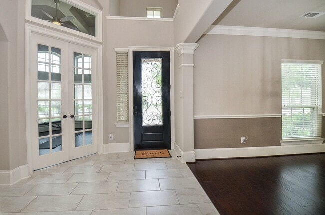 Building Photo - 10010 Cypress Path