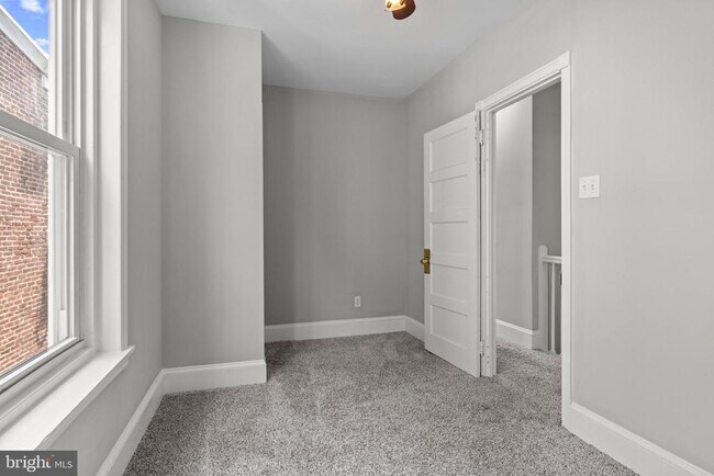 Building Photo - 466 Shurs Ln