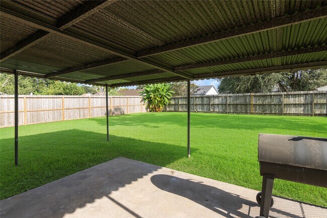 Building Photo - 4158 Bermuda Dr