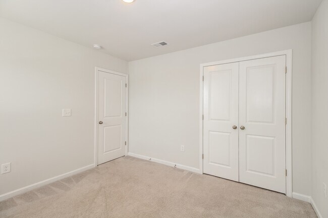 Building Photo - 132 Reindeer Rd S