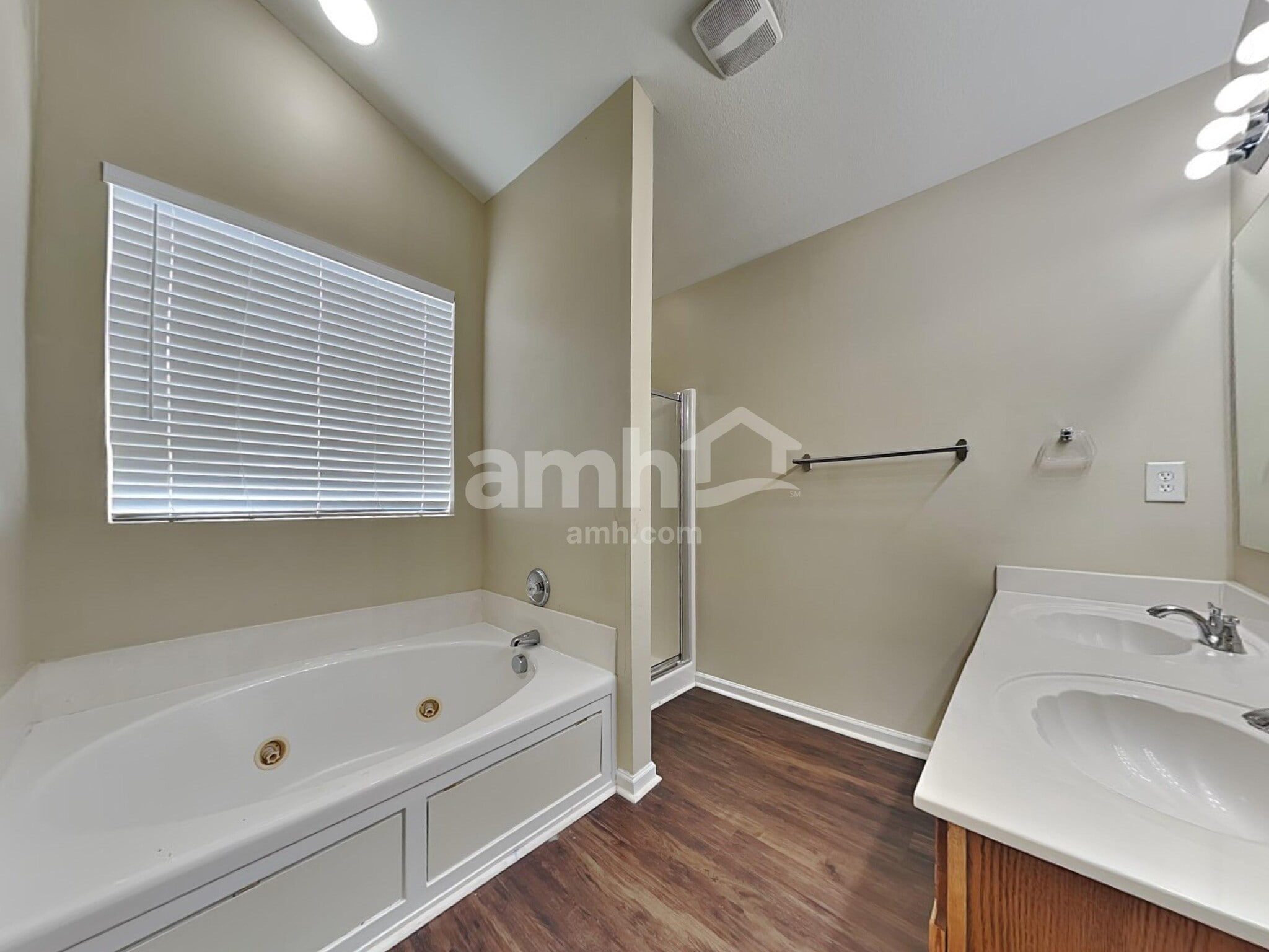 Building Photo - 2021 Moss Creek Dr