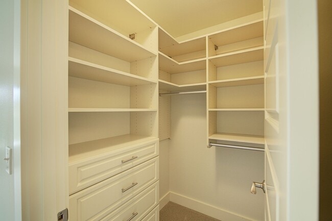 Building Photo - 3Bd/3.25Ba Kirkland Townhome