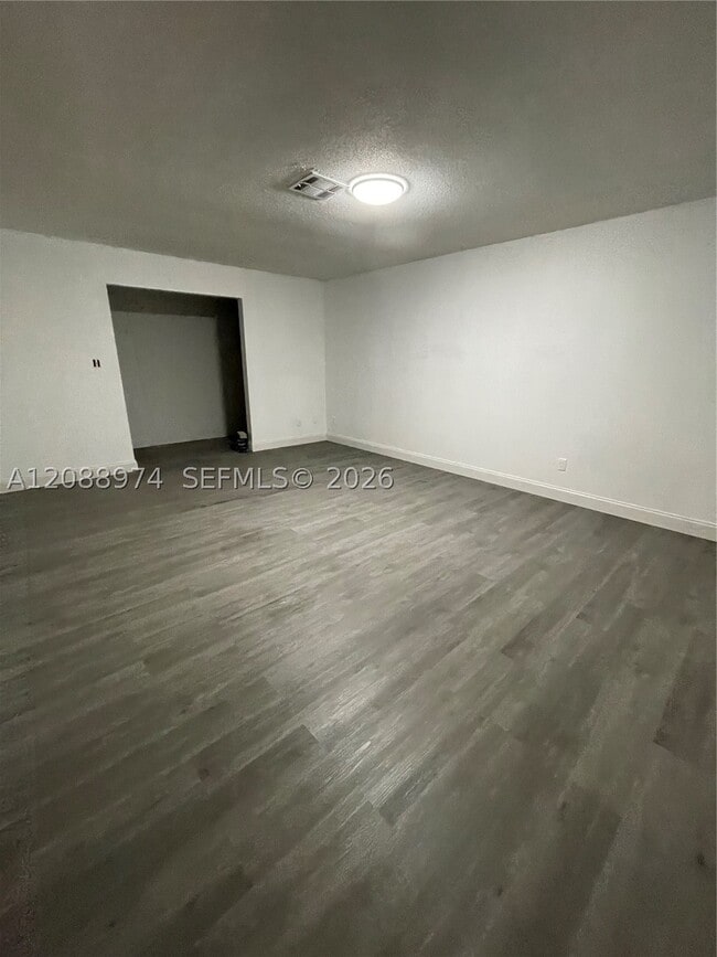 Building Photo - 2924 Sherwood Ln