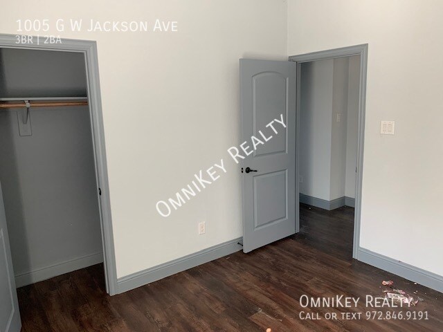 Building Photo - 1005 G W Jackson Ave