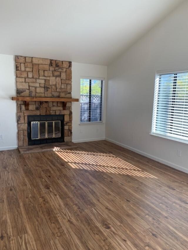 Building Photo - Awesome 3 Bedroom Home! Great Price, Great Location And It's Available Now!