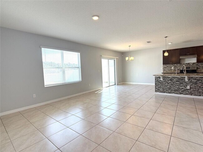 Building Photo - 389 Tanglewood Dr