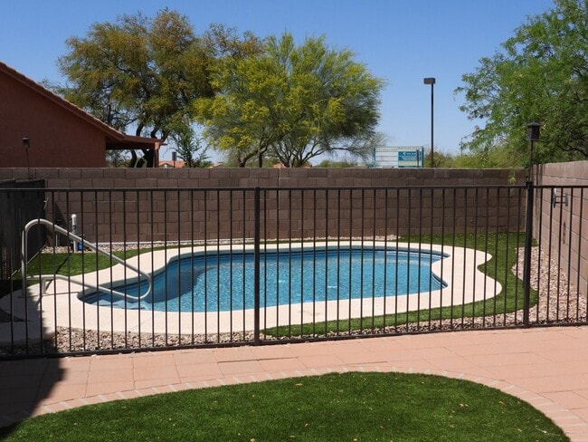 Building Photo - THIS HOME IS FOR LEASE UNTIL 8/31/2026 SHORT TERM.