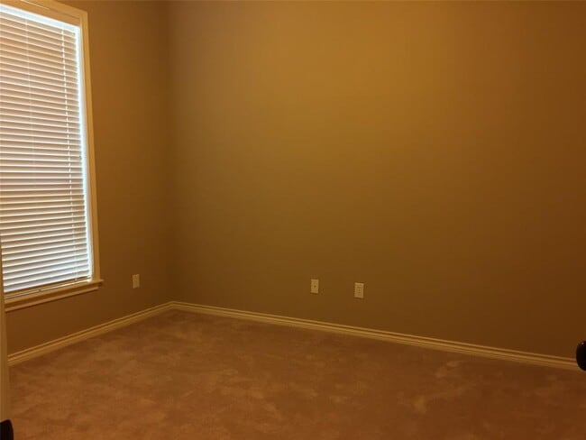 Building Photo - 304 Candle Stone Ct
