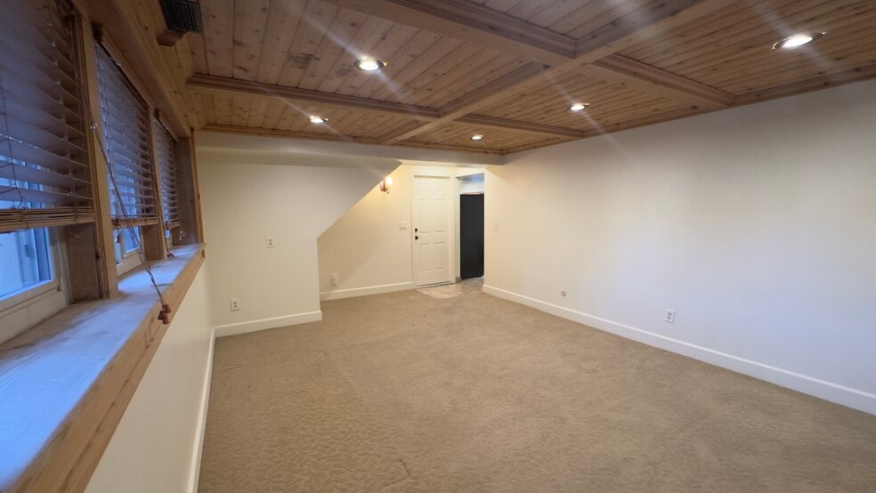 Building Photo - 441 Canyon Estates Dr