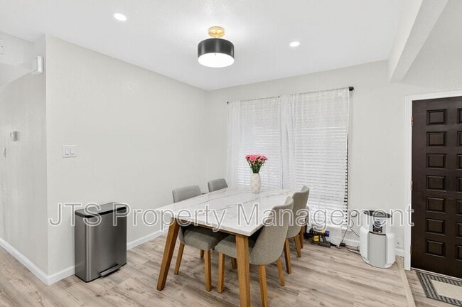 Building Photo - 728 Clipper Way