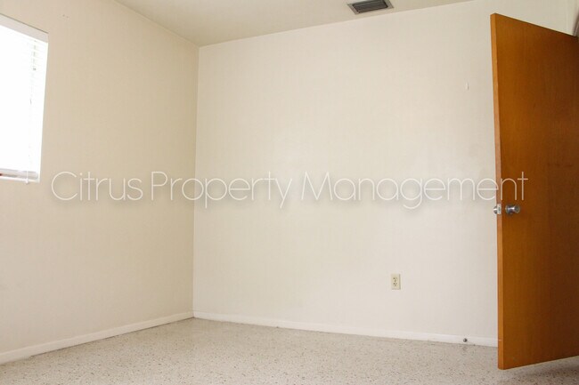 Building Photo - Two Bedroom Duplex