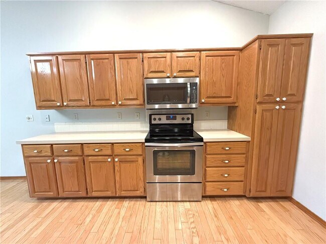 Building Photo - 25 Dunbarton Ln