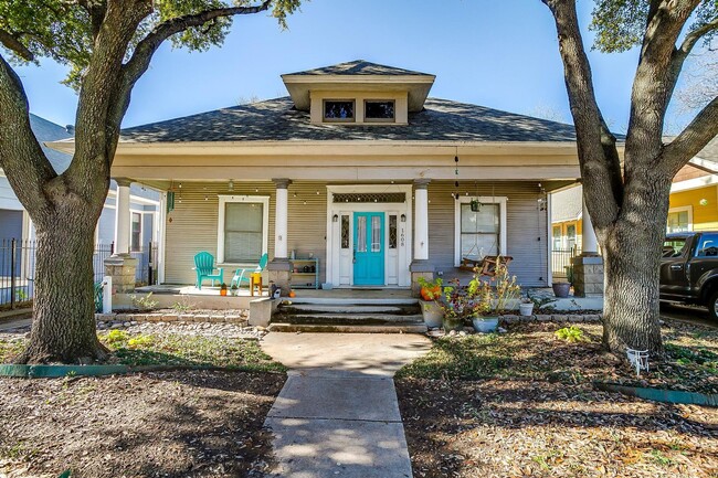 Primary Photo - Amazingly Remodeled 1916 Home Located in N...