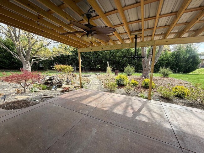 Building Photo - 916 Spring Hill Ct