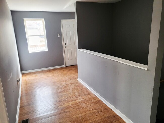 Building Photo - 2521 E 72nd Pl