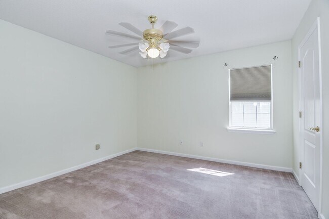 Building Photo - 2545 Carriage Creek