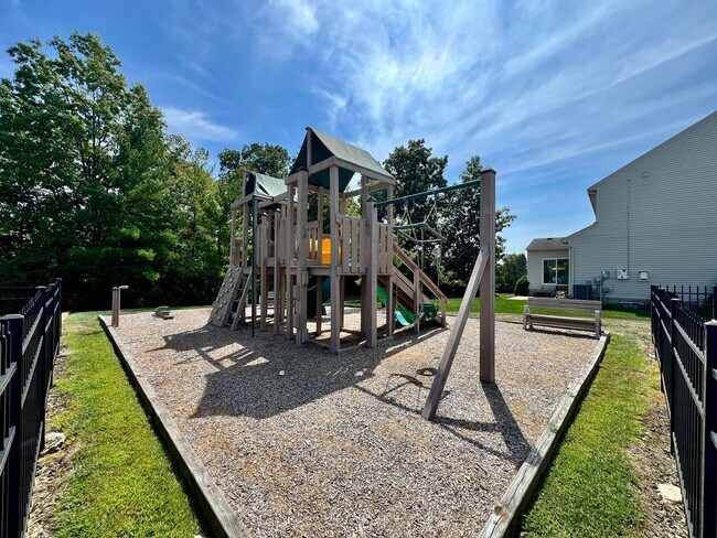 Building Photo - 6608 Rosemont Ln