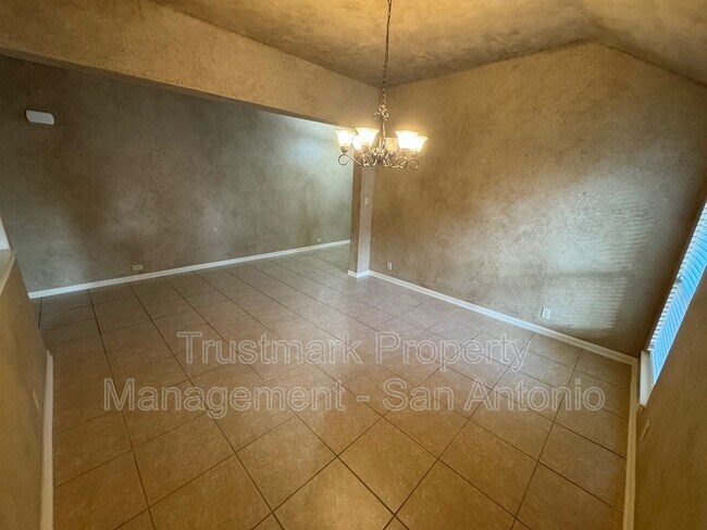 Building Photo - 450 Flippin Estates