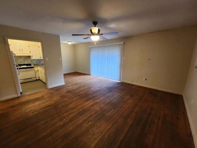 Building Photo - 104 Valley View Dr