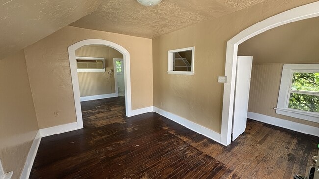 Building Photo - 523 E Harrison Ave