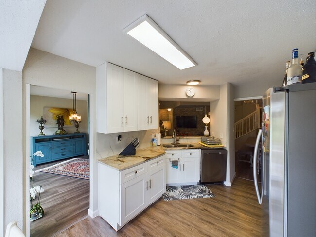 Building Photo - 9400 Doliver Dr