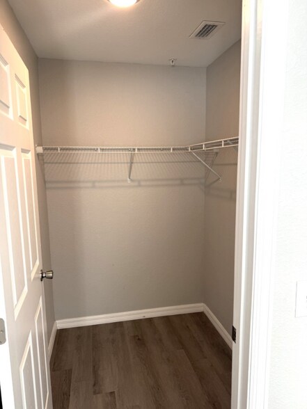 Building Photo - 1935 Ave O SW