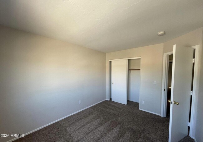 Building Photo - 10925 W Kaler Dr
