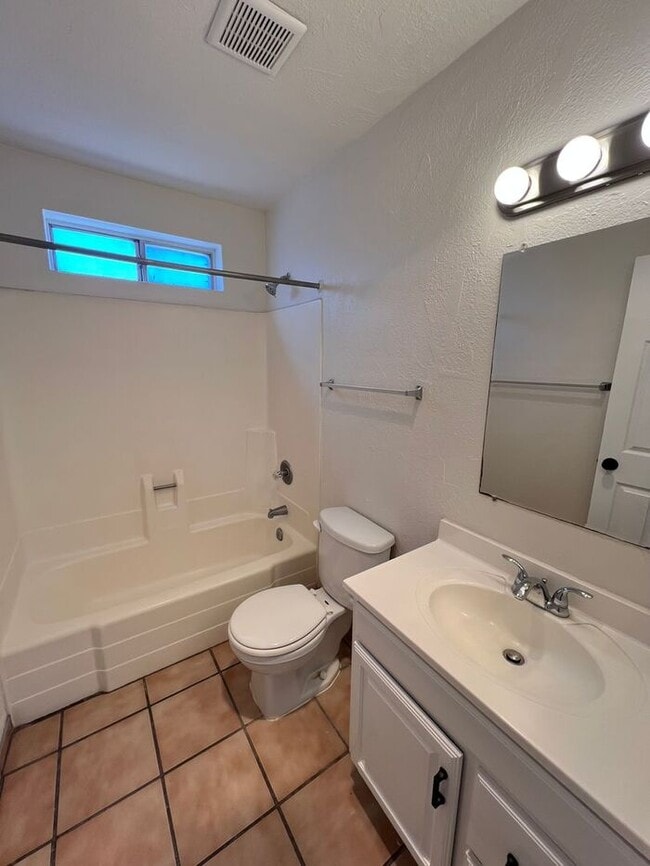Building Photo - 1/2 MONTH FREE ON 12 MONTH LEASE AND MOVE ...