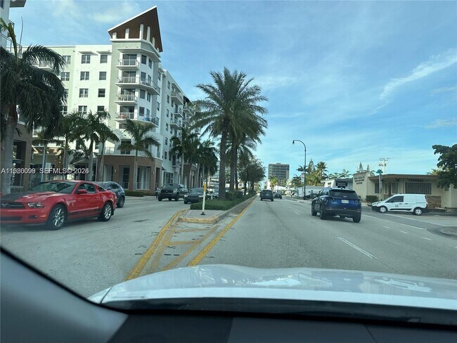 Building Photo - 514 NE 4th Ave