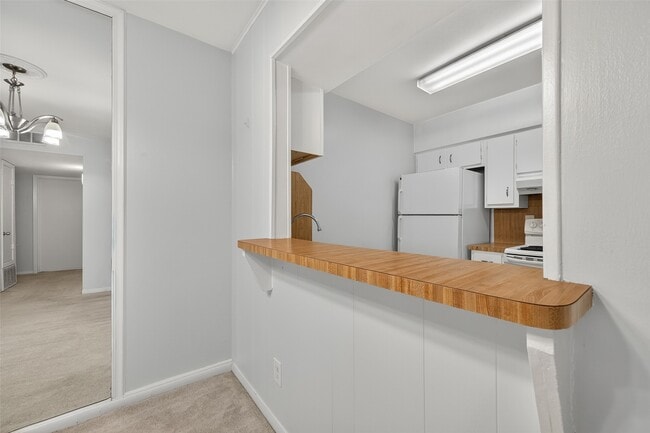 Building Photo - 9017 Gaylord Dr