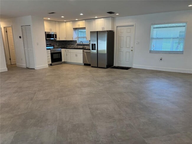 Building Photo - 5815 Erin Ln S