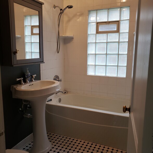 Bathroom - 3360 S Kinnickinnic Ave