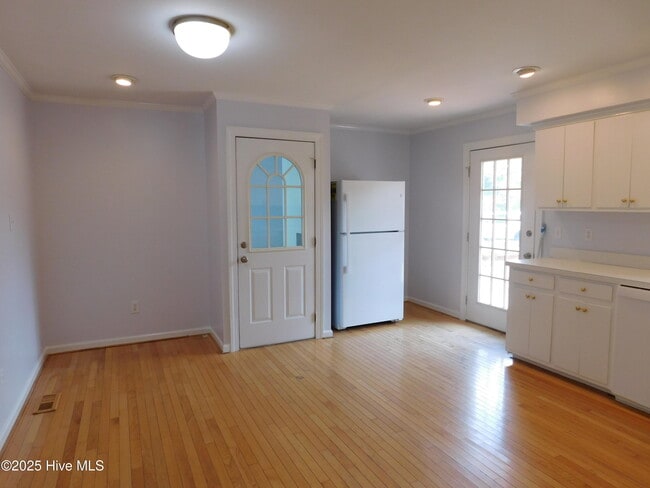 Building Photo - 3701 Lavenham Rd