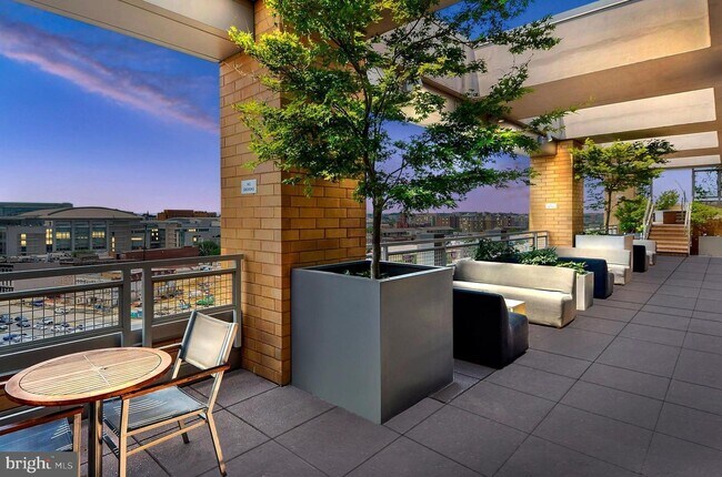 Building Photo - 440 L St NW