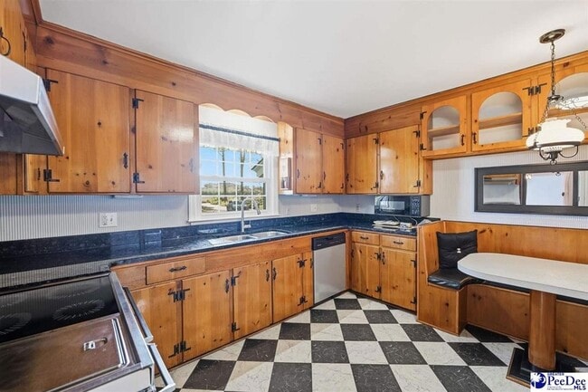 Building Photo - 2218 N Douglas St