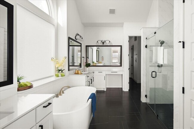 Building Photo - 913 Almeria Bend